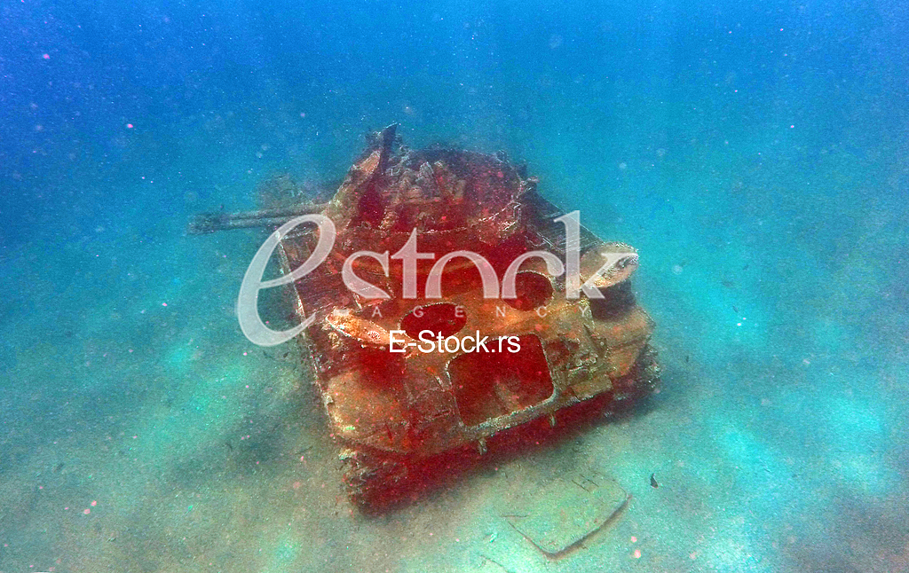 tenk na dnu mora, crveno more , red sea 