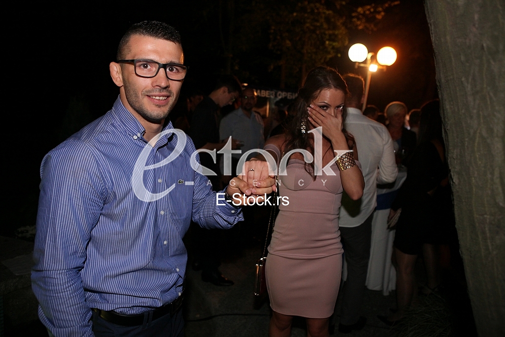 The occasion of winning Olympic gold, the cocktail Davor Stefanek in honor of the Club of Representatives on Dedinje. However, Davor managed to overshadow their Olympic gold by making the proposal to his girlfriend Dolores.
