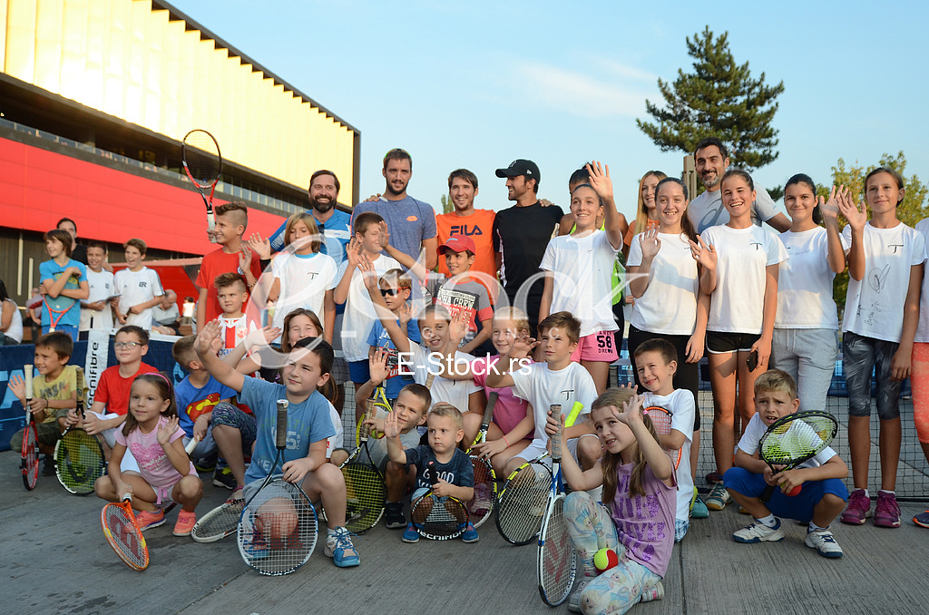 Public tennis hour 
