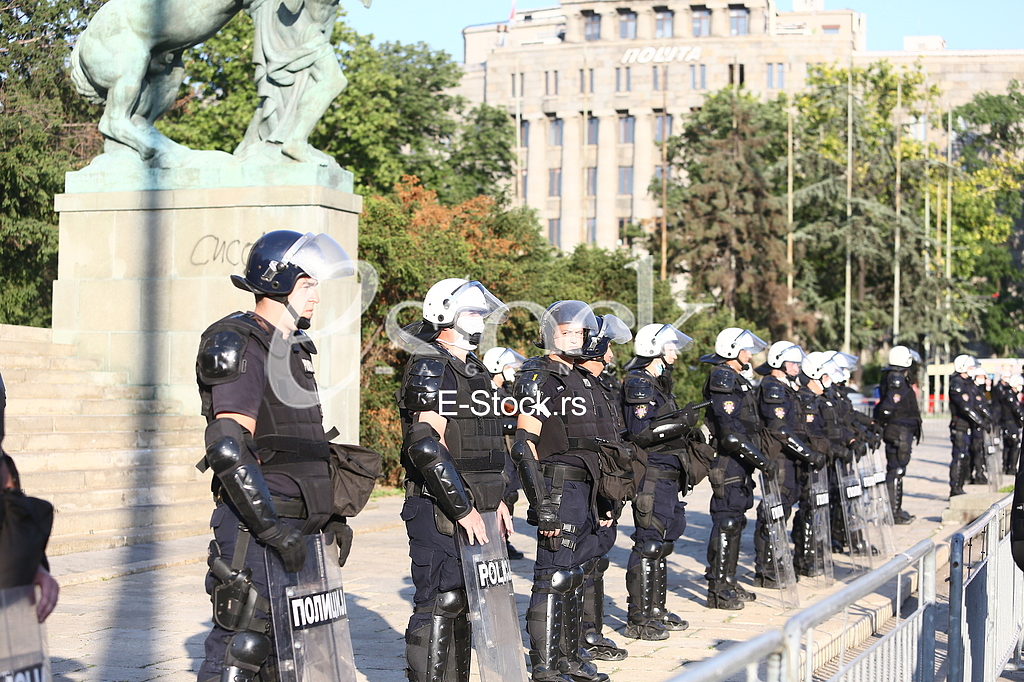 Protest ispred Skupstine Srbije