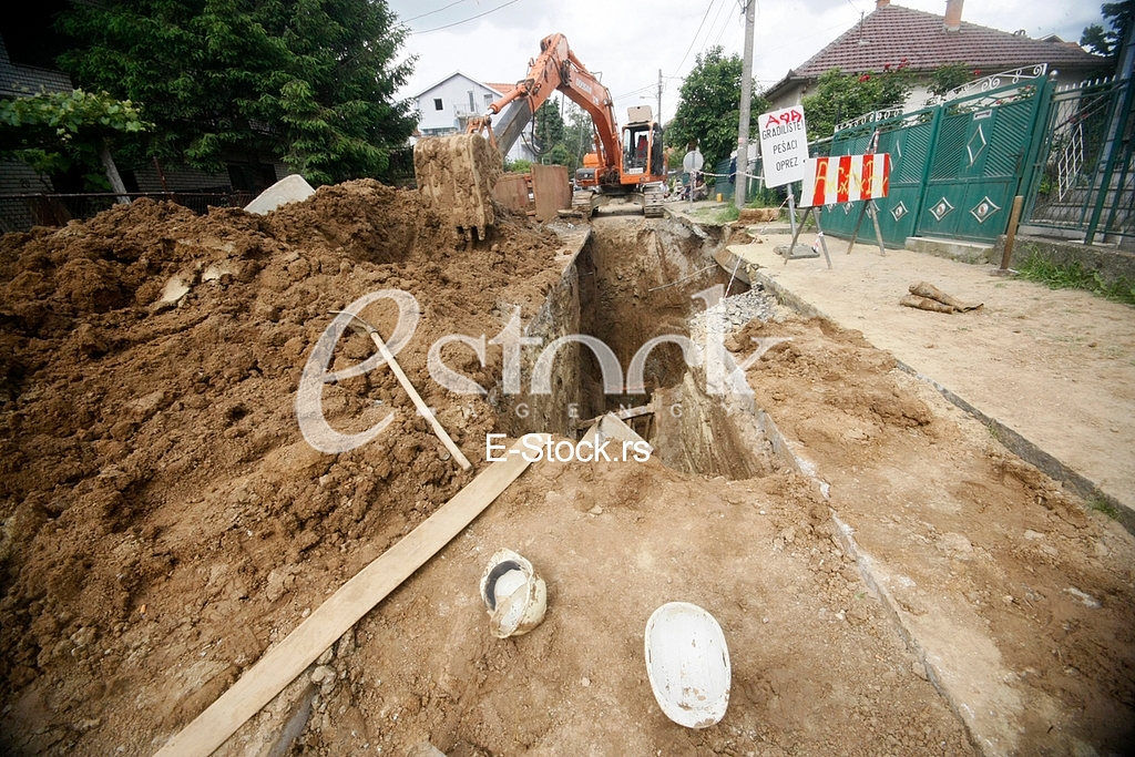 The injured workers at the site. Povredjeni radnici na gradilistu