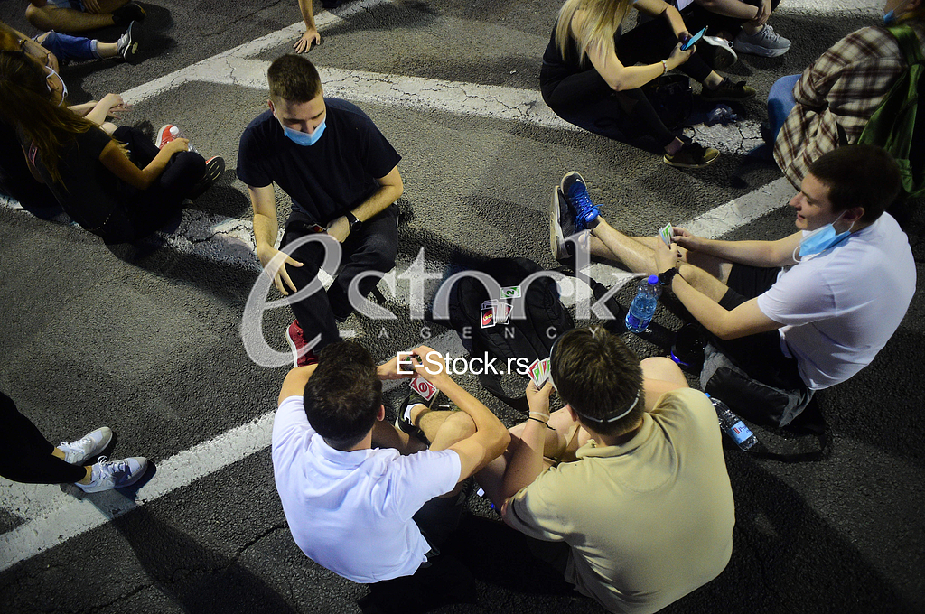 Protest Ne nasedaj, sedi