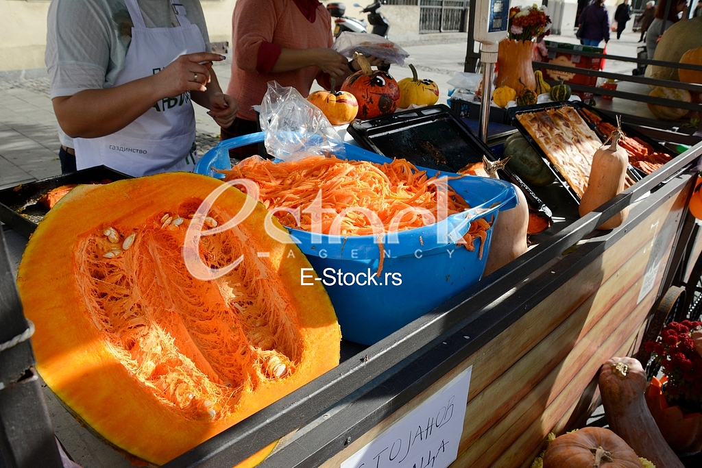 competition for the heaviest pumpkin, and for the most beautiful piece of pumpkin, market Zemun