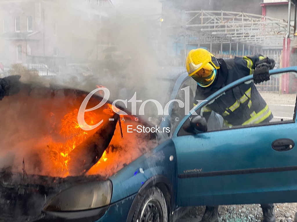 Petlovo brdo zapaljen automobil