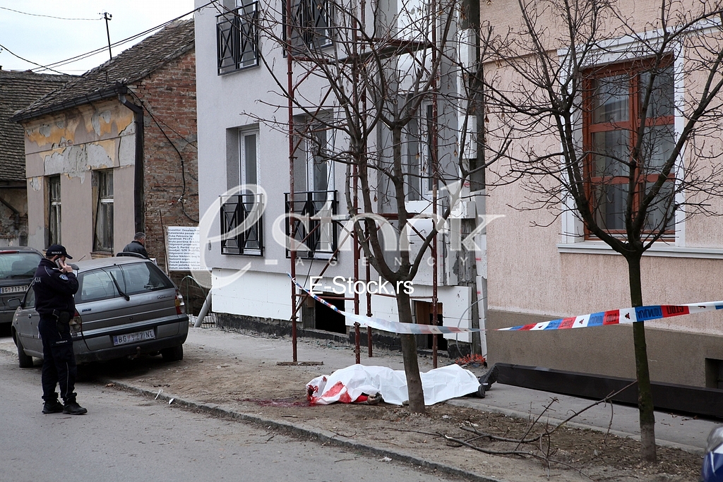 The worker fell from scaffolding BELGRADE - A worker Vladan P. (38) was killed today around 14 hours on-site at Zivko Petrovic in Zemun.