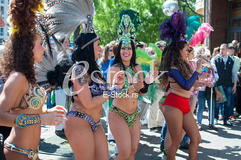 Brazilians dancing and singing in Belgrade center