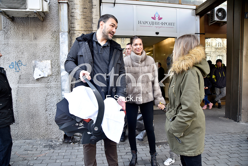 Government Mandic brings a baby from a maternity ward