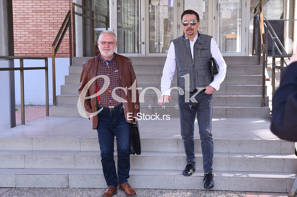  Dragan Kojic Keba came to the hearing at the Third Basic Prosecutor's Office where he was interrogated for having overturned a girl on a pedestrian crossing.
