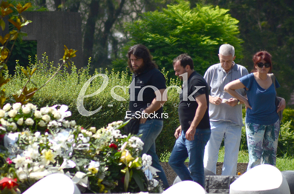 Family and friends grave Miodrag Mandic Manda