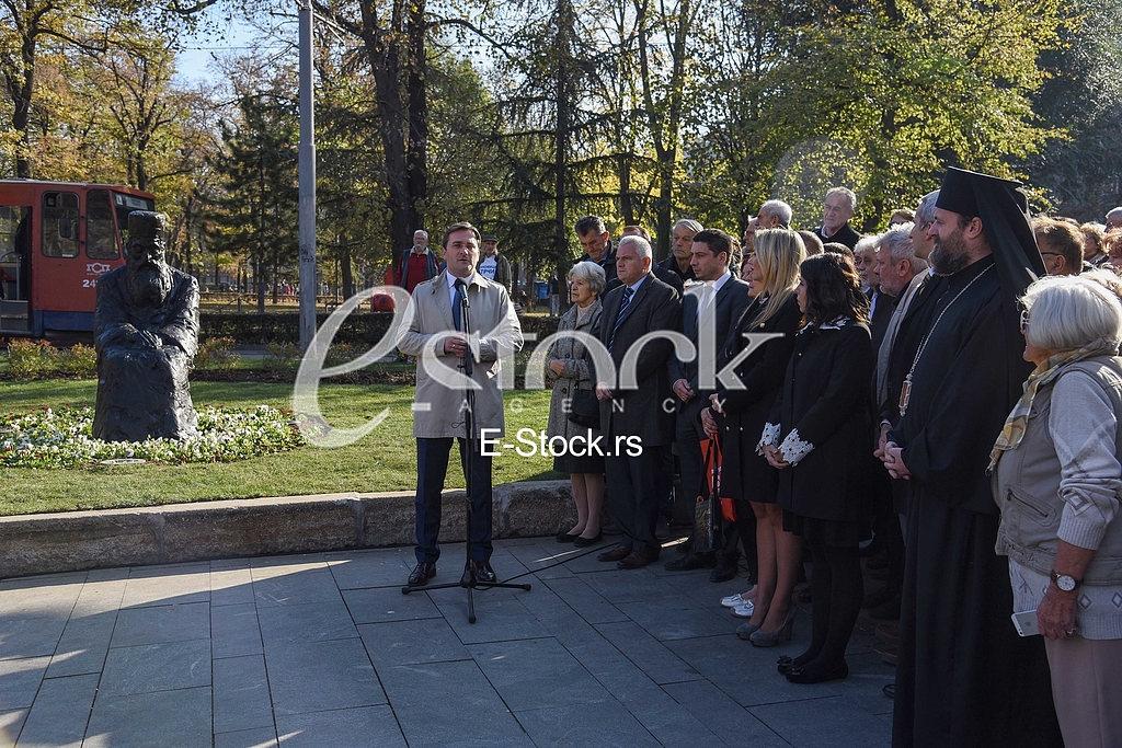 Spomenik patrijarhu srpskom Pavlu