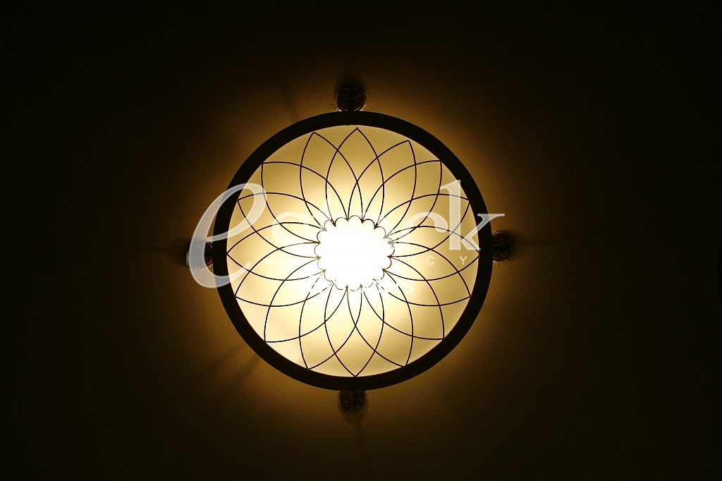 ceiling a chandelier