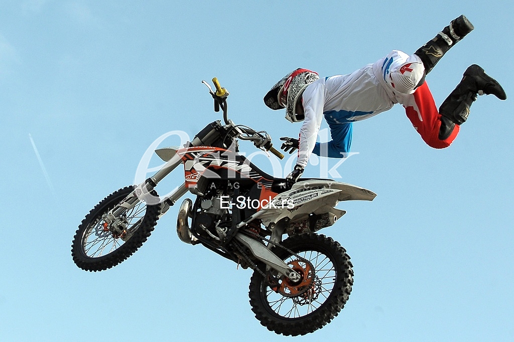 motorcycle acrobatic stunts