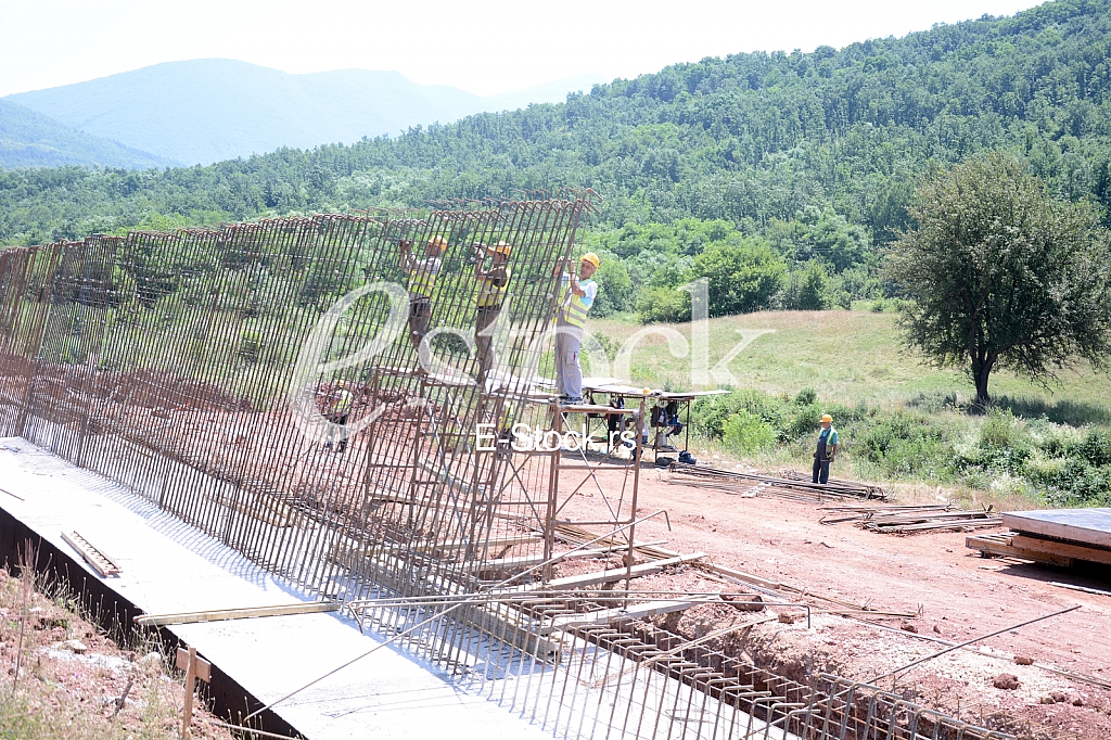 Part of the E80 highway from Bancarevo to the Red River