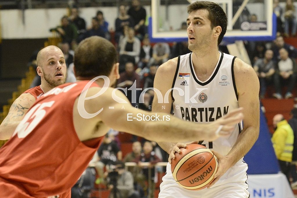 Partizan won the Szolnok in the 11th round of the Champions League FIBA, with 77:67.