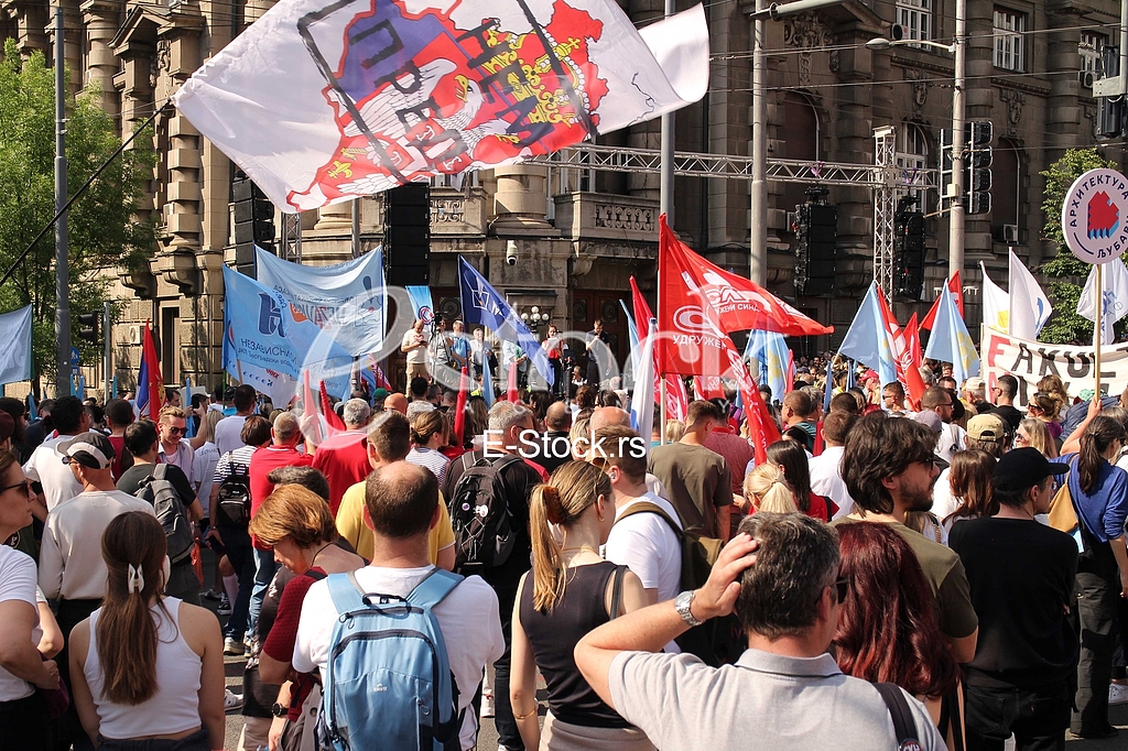 Protest ispred Vlade RS