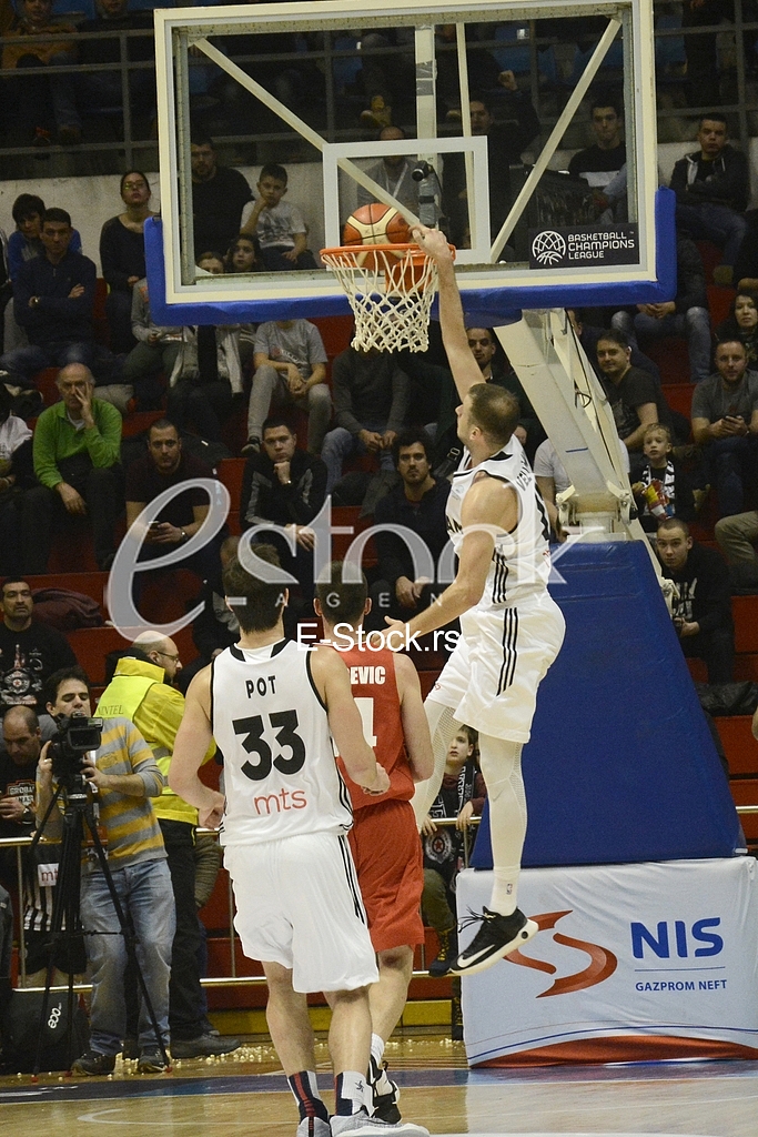 Partizan won the Szolnok in the 11th round of the Champions League FIBA, with 77:67.