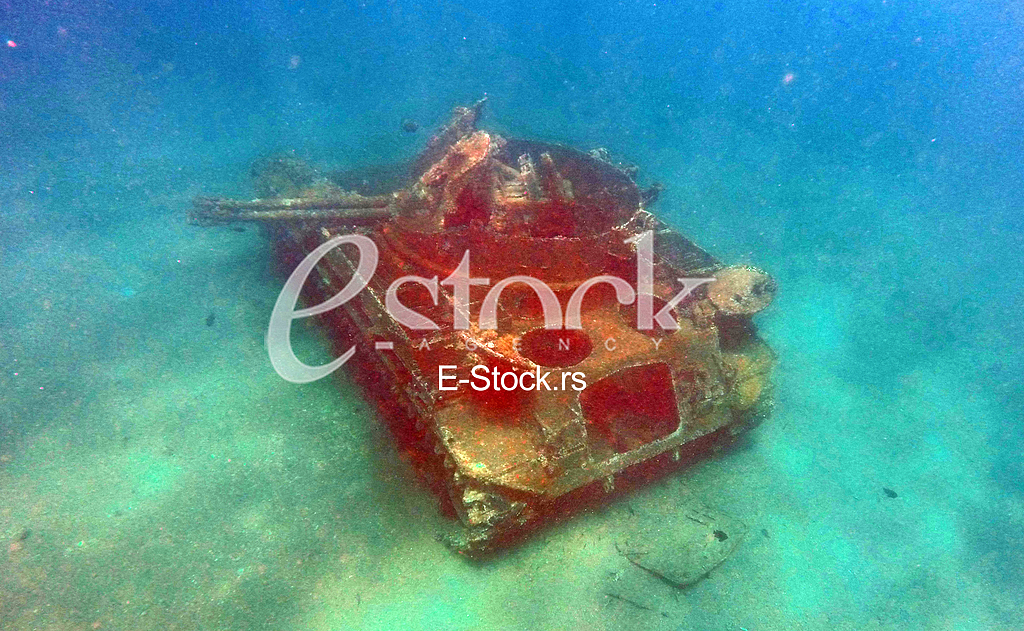 tenk na dnu mora, crveno more , red sea 