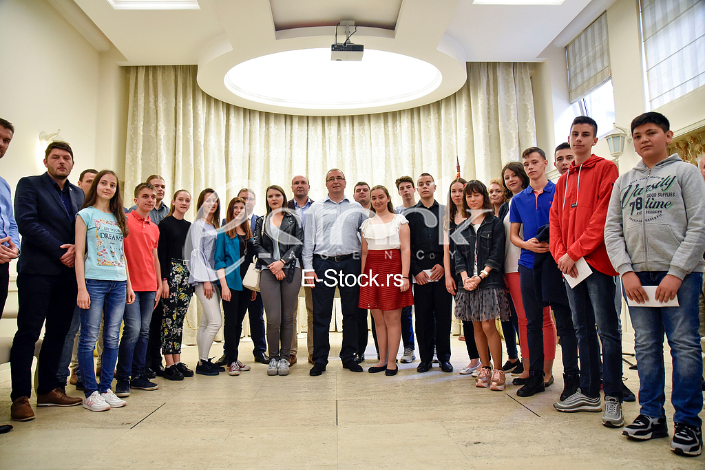 Преведи са језика: босанскиAwarding the best students of the Municipality of Zvezdara