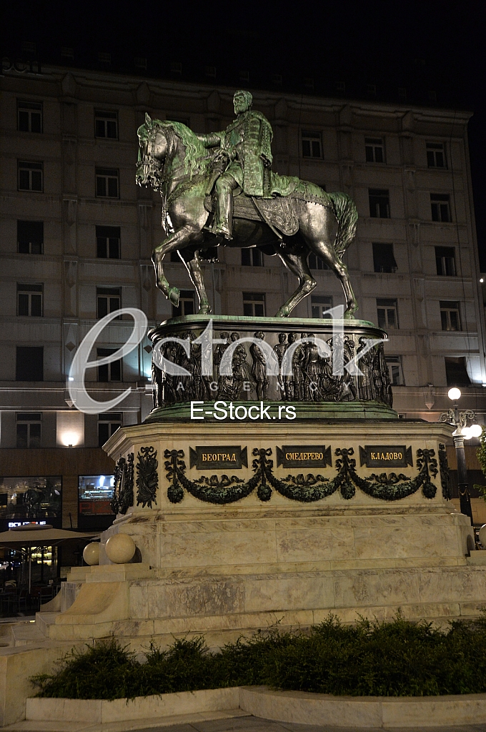 Spomenik Knezu Mihailu