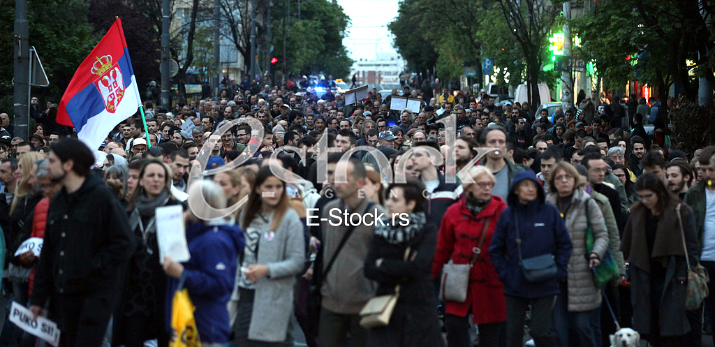 Protesters against the dictatorship gathered today, in a rather small number, in front of the Serbian Parliament, after the 