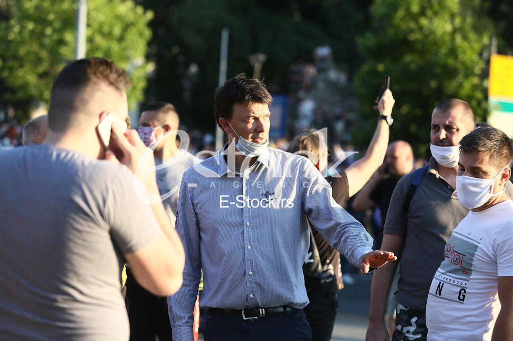 Nikola Jovanovic Protest ispred Skupstine Srbije