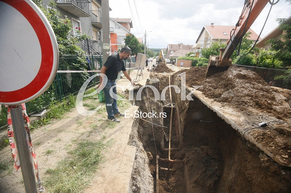 The injured workers at the site. Povredjeni radnici na gradilistu