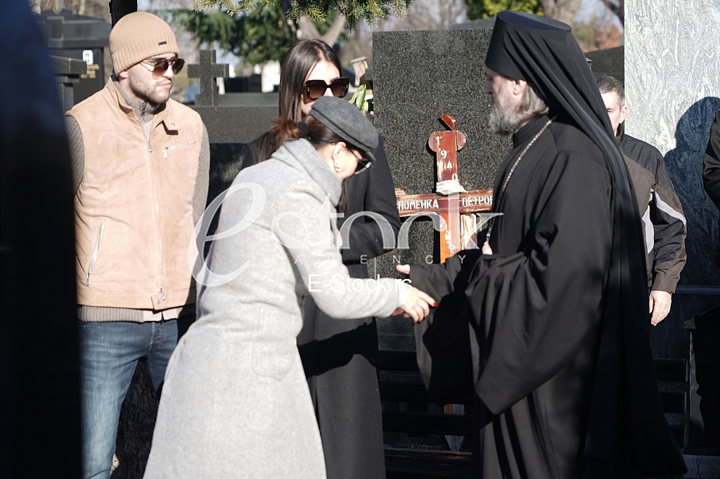 Svetlana Ceca Raznatovic, Veljko Raznatovic, Anastasija Raznatovic i vladika Stefan Saric