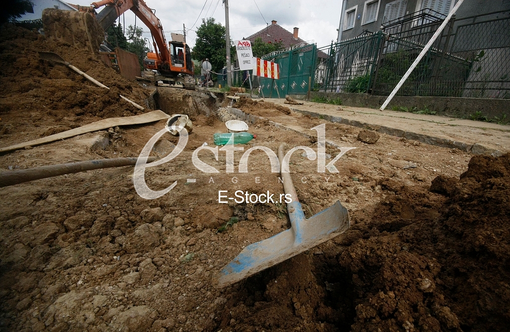 The injured workers at the site. Povredjeni radnici na gradilistu