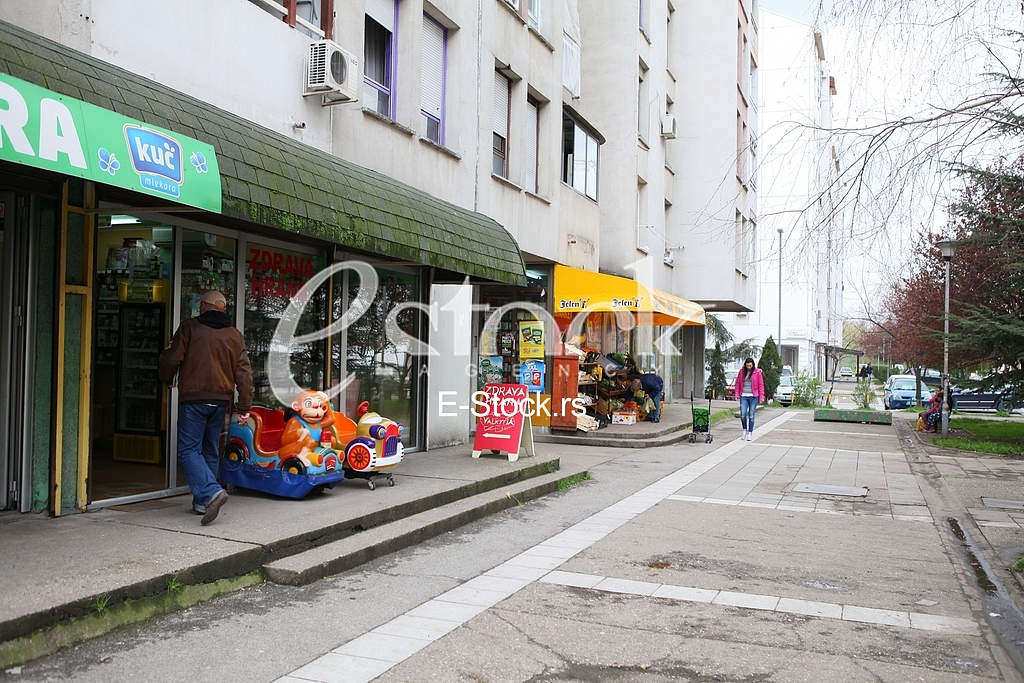 Store Robbery.When the robbers entered
Store Robbery saleswoman chased.the city is Cukaricka Padina in Belgrade.
