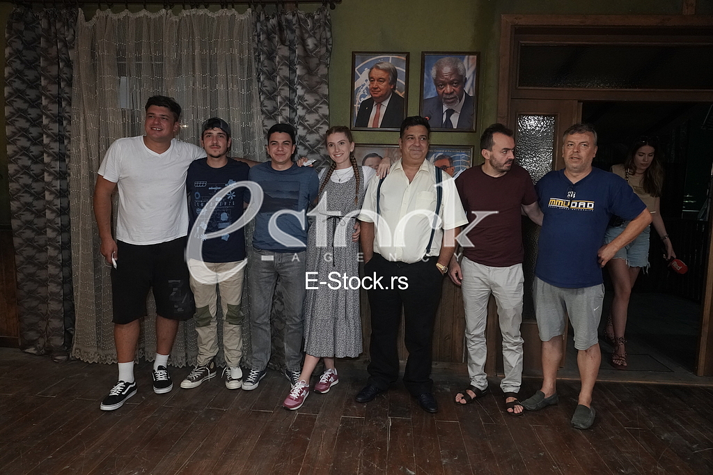 Serija Slozna braca grupna fotografija