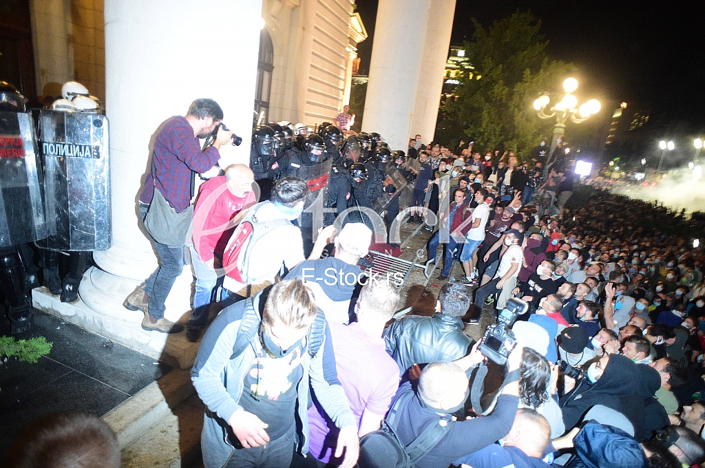 Protest ispred Skupstine Srbije