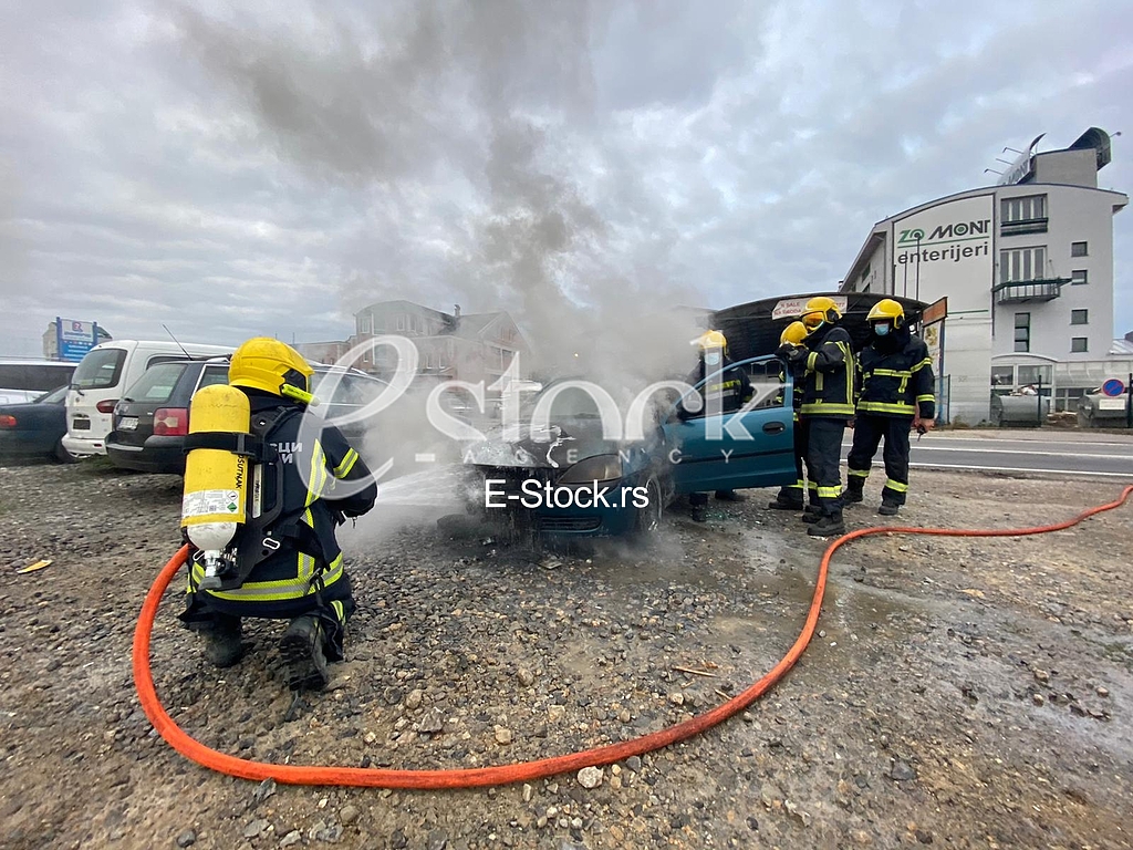 Petlovo brdo zapaljen automobil