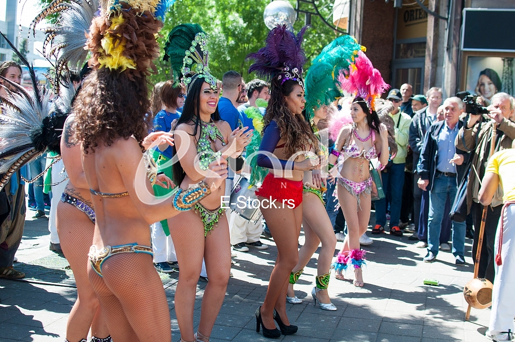 Brazilians dancing and singing in Belgrade center