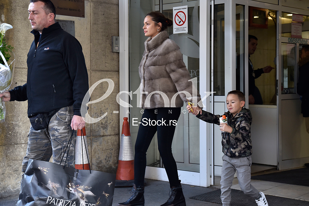 Government Mandic brings a baby from a maternity ward