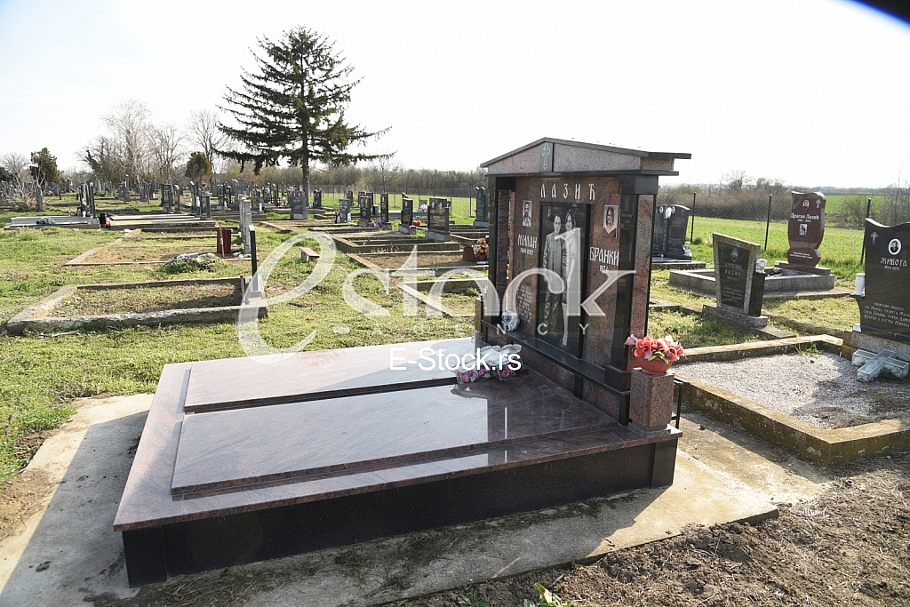 Porodicna grobnica Lazic