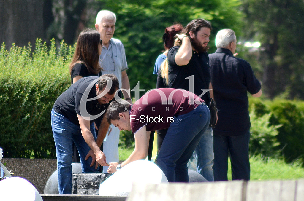 Family and friends grave Miodrag Mandic Manda