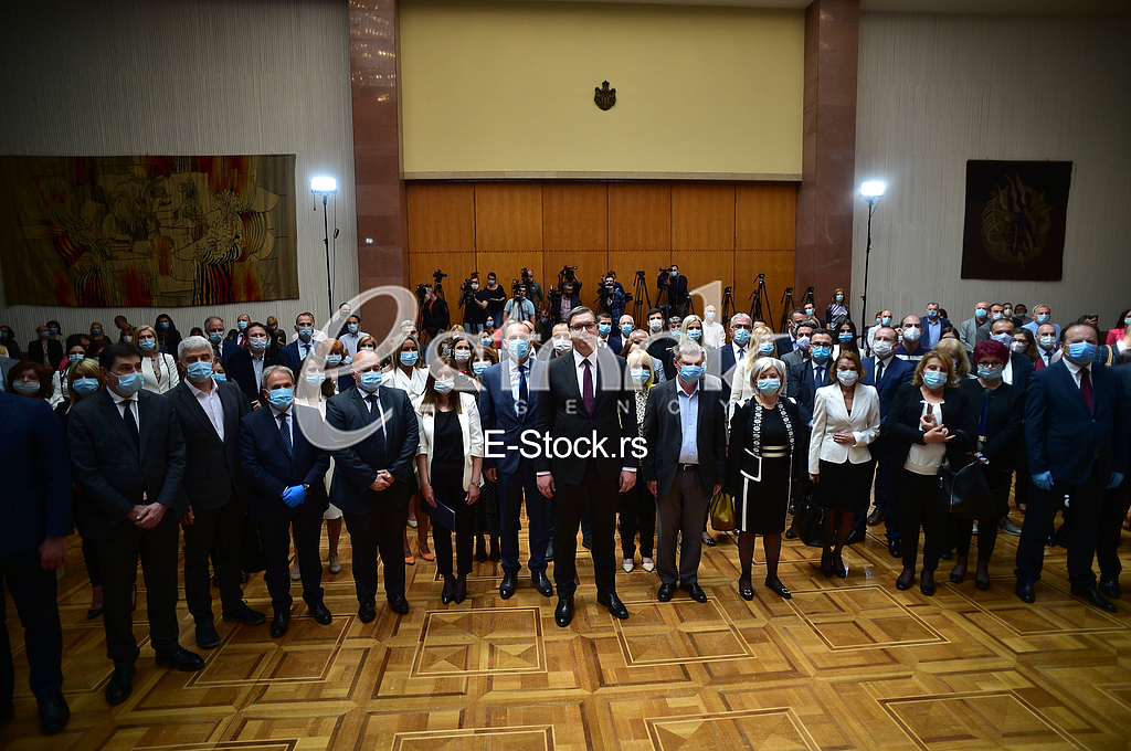 Aleksandar Vucic i zdravstveni radnici