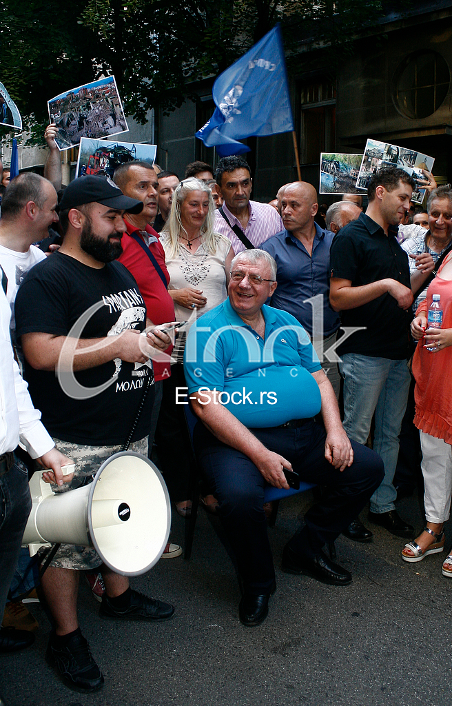 centar za kulturnu dekontaminaciju, mirdita, srpska radikalna stranka protest