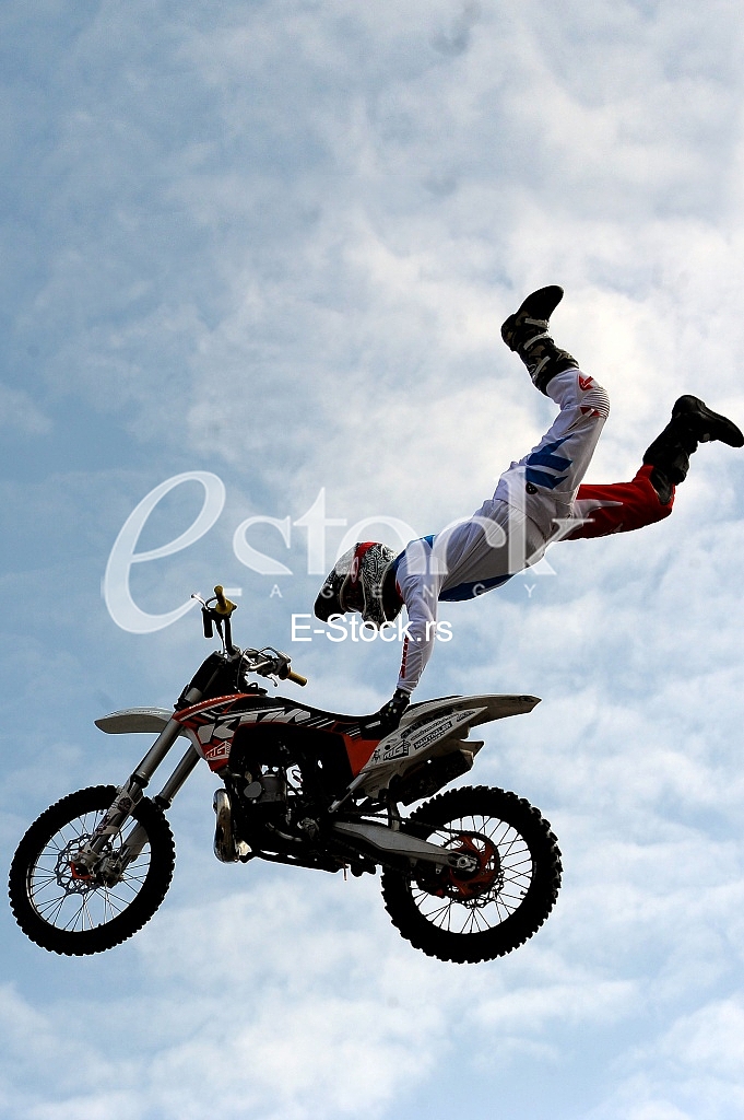 motorcycle acrobatic stunts