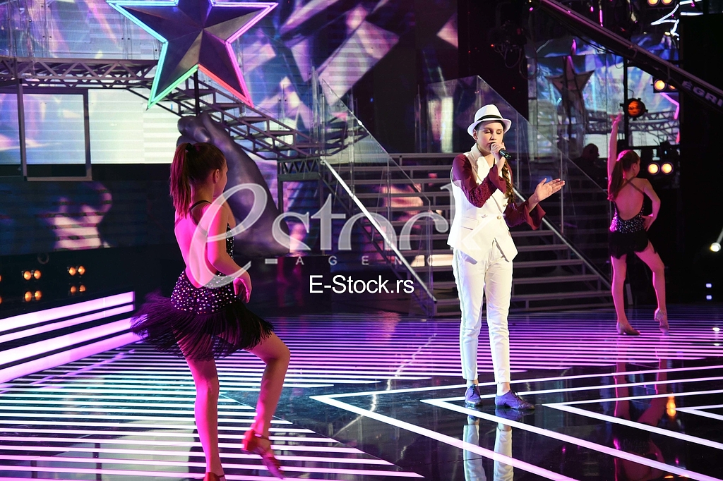 Pinkove zvezdice_photo_e-stock_Katarina Cvijovic