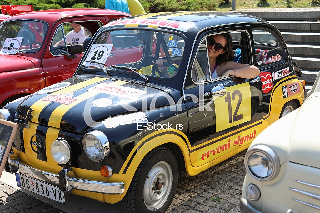 Sedmo Druzenje s Ficom i Vespom na platou ispred Muzeja Jugoslavije