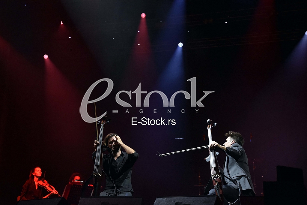 Koncert grupe 2 cellos_Photo e-stock Katarina Mihajlovic Koncert grupe 2 cellos_Photo e-stock Katarina Mihajlovic