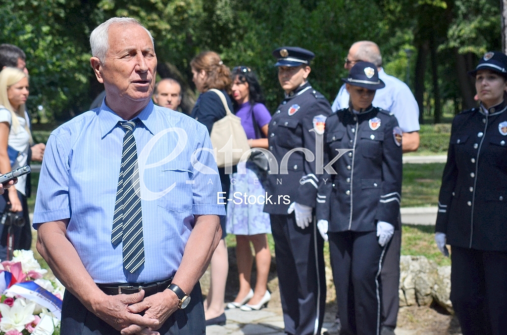 Laying a wreath at the monument to Archibald Reiss