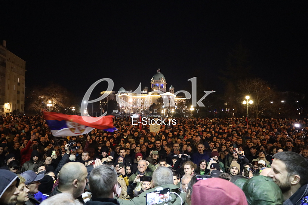 Protest ispred skupstine grada