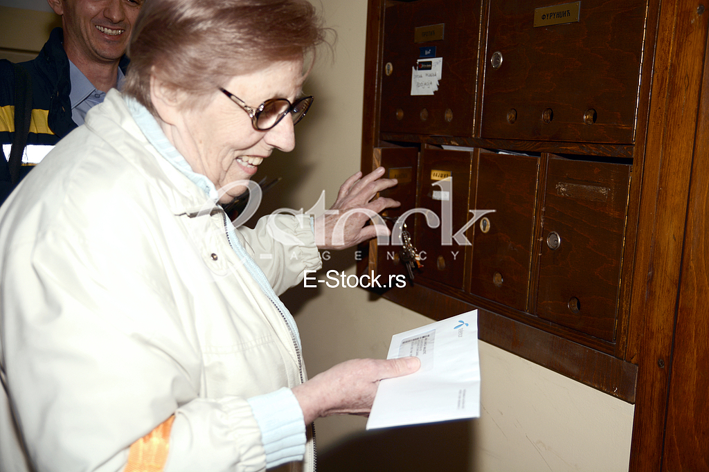 Postman gives pensions residents of Belgrade.