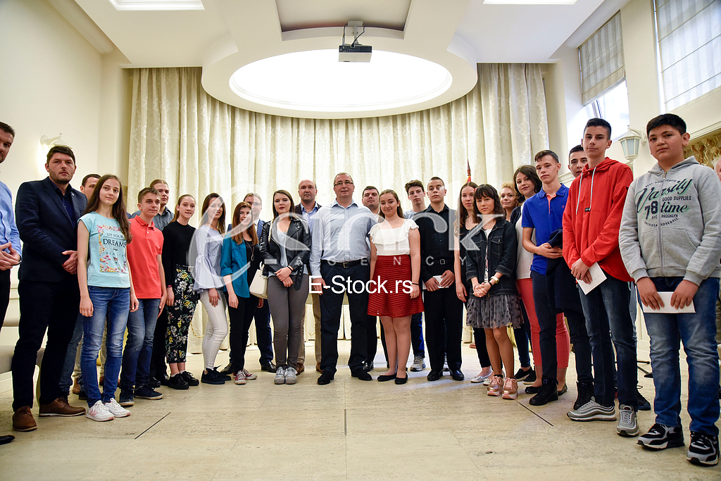 Преведи са језика: босански
Awarding the best students of the Municipality of Zvezdara



