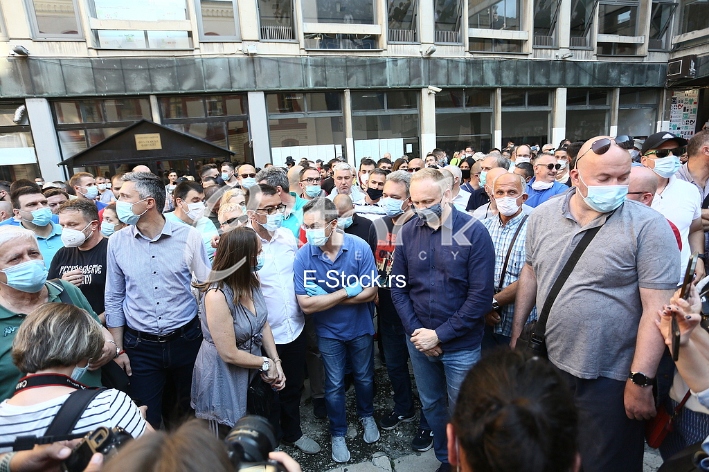 Protest ispred Skupstine Srbije