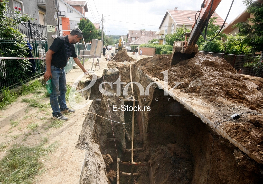 The injured workers at the site. Povredjeni radnici na gradilistu
