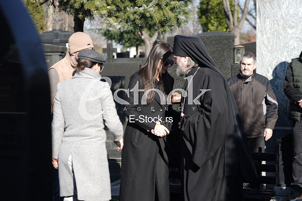 Svetlana Ceca Raznatovic, Veljko Raznatovic, Anastasija Raznatovic i vladika Stefan Saric