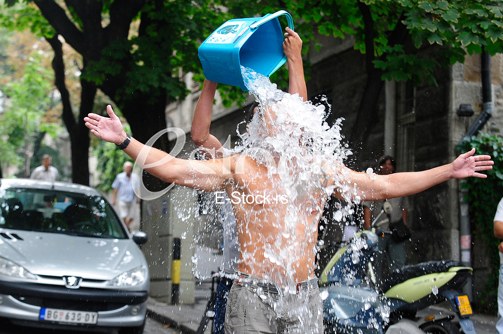 Ice bucket chalenge